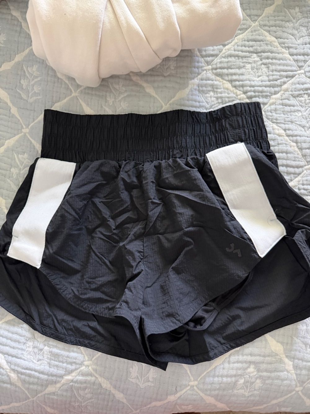 Joy Lab shorts - Picture 2 of 2